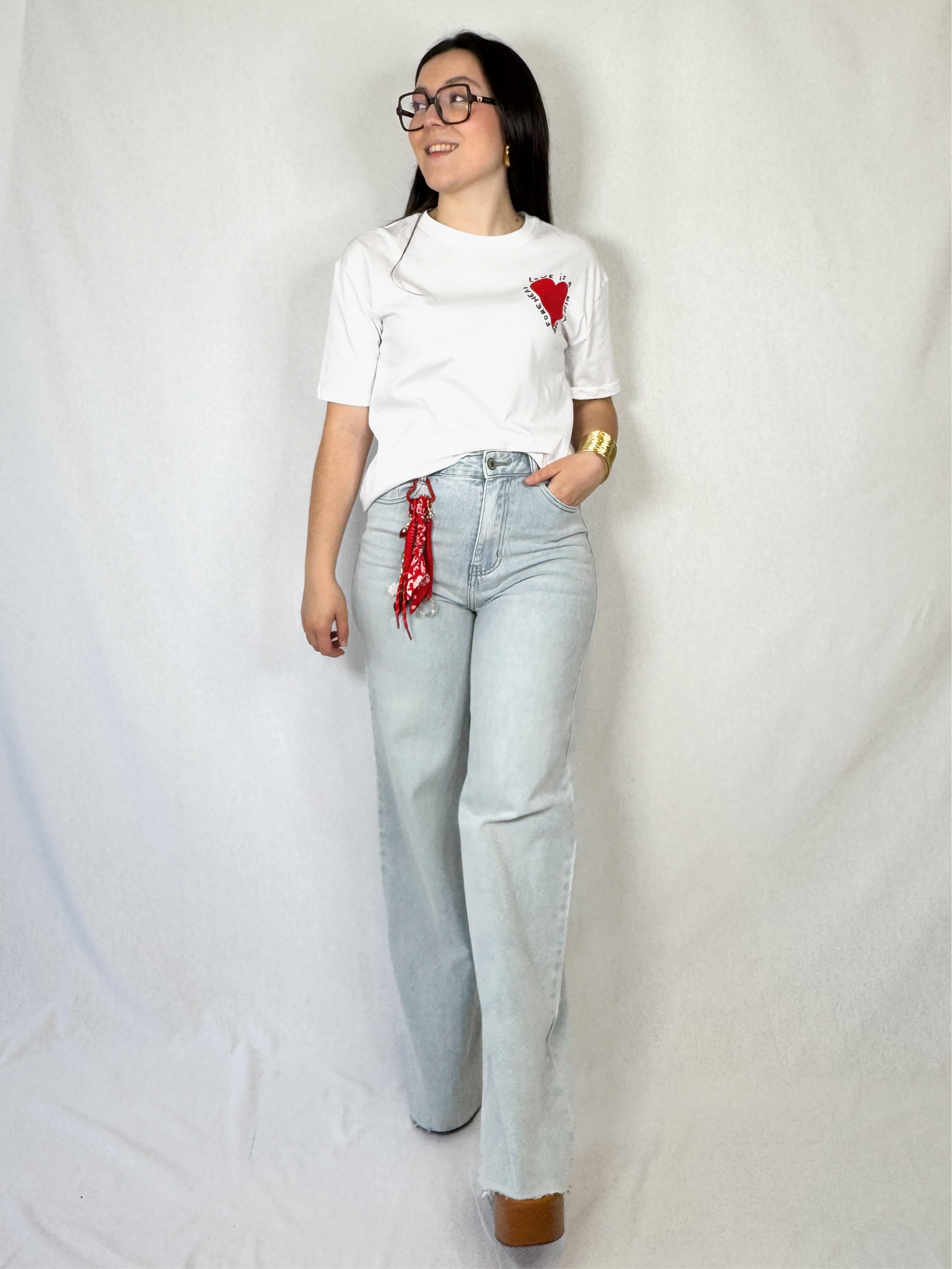 Camiseta LOVE IS A KISS