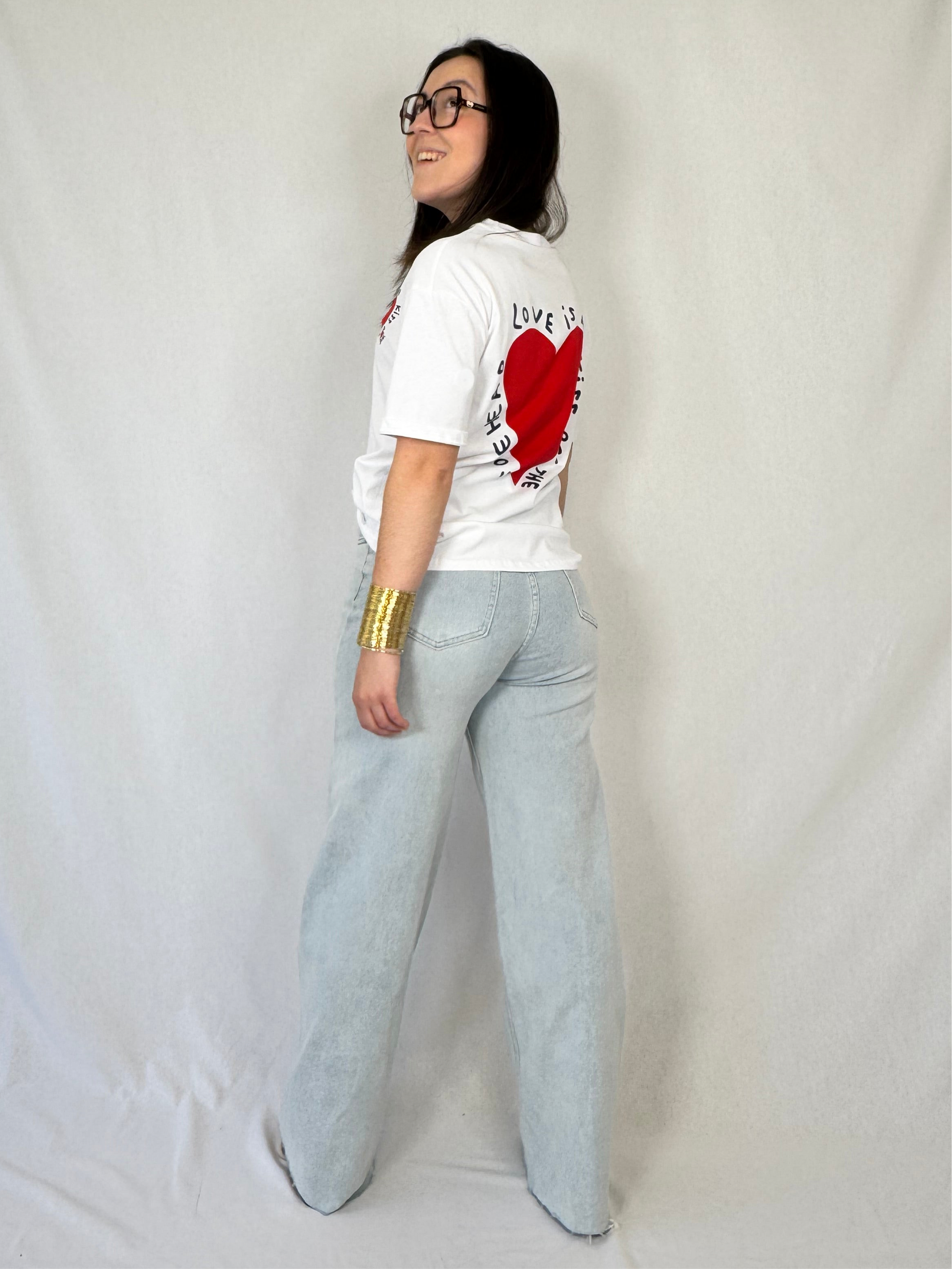 Camiseta LOVE IS A KISS
