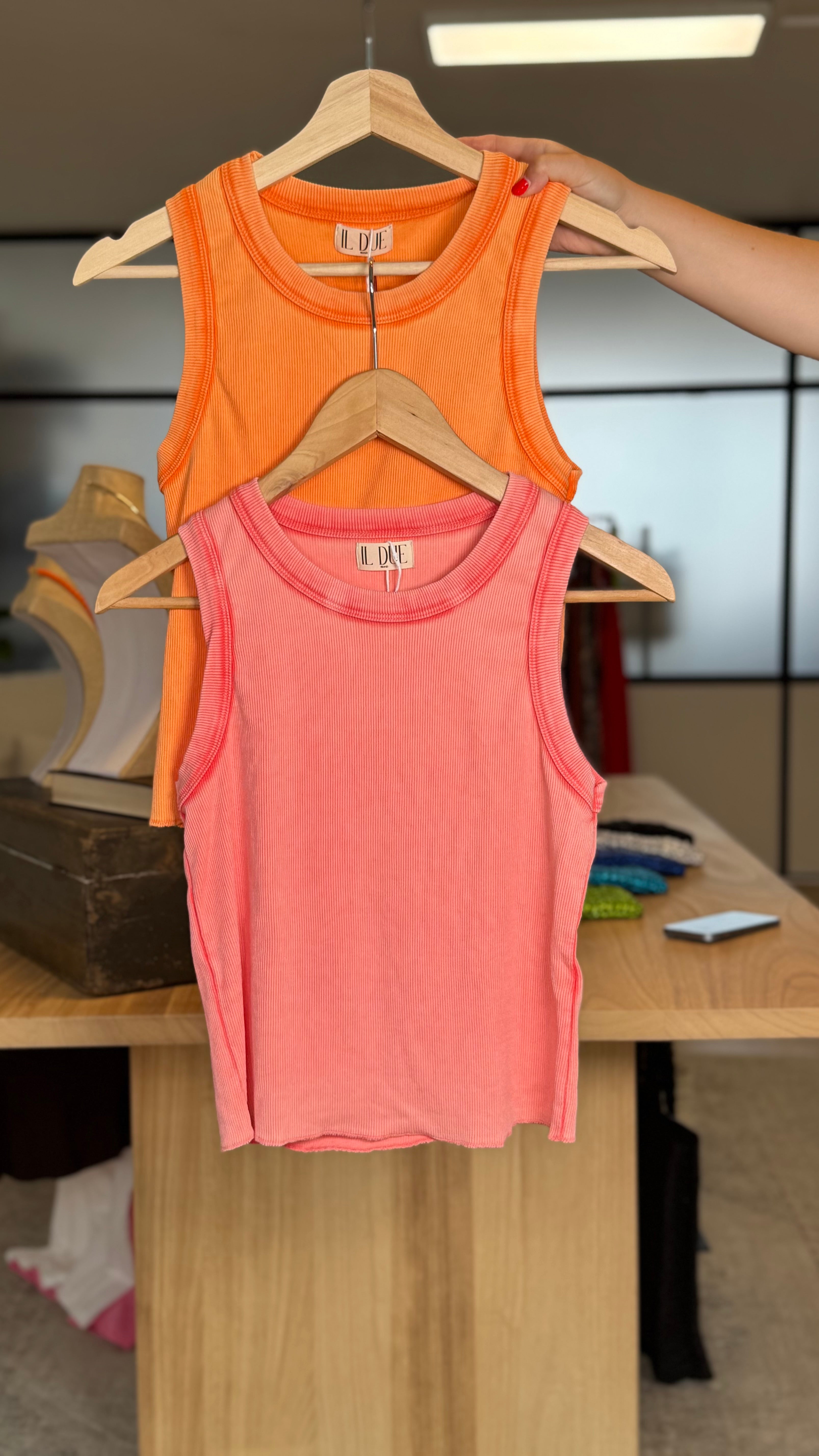 Tank top colours
