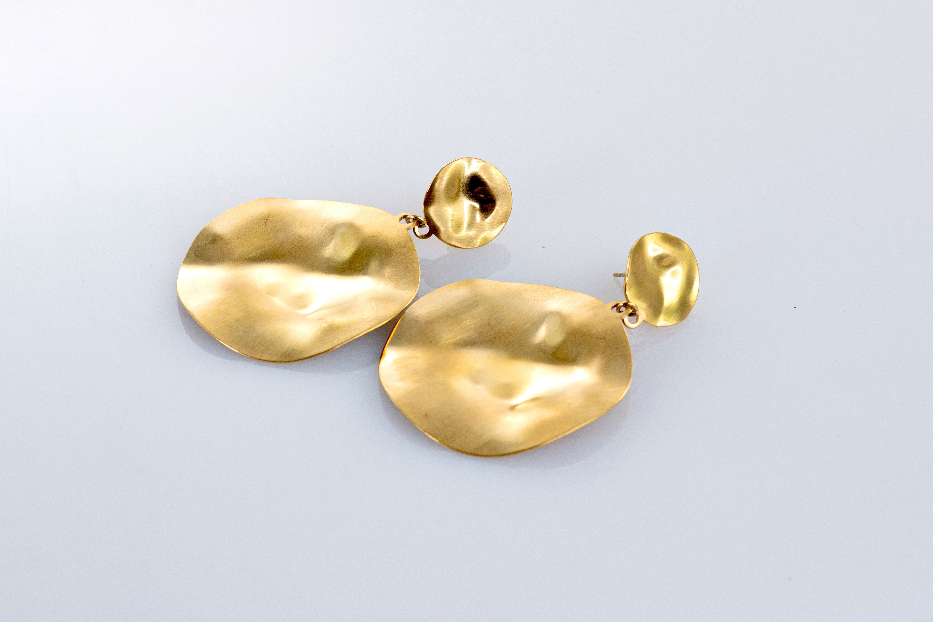 PENDIENTE MAXI CÍRCULO DORADO