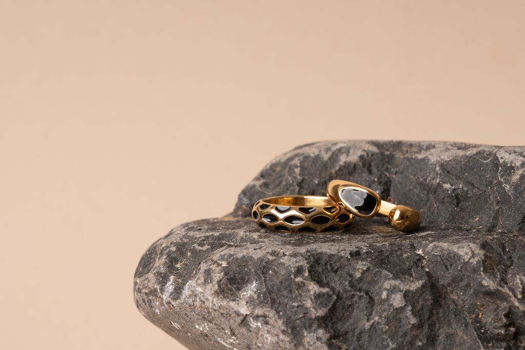 Anillo minimal open de acero inoxidable en negro mujer