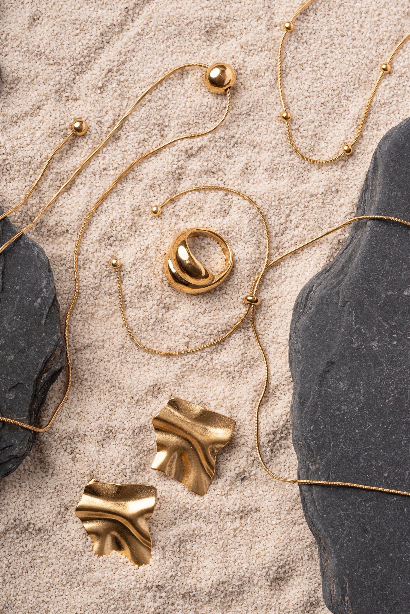 Pendiente forma abstracta acero oro 18k mujer