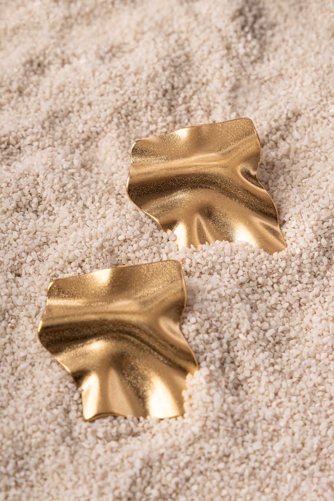 Pendiente forma abstracta acero oro 18k mujer