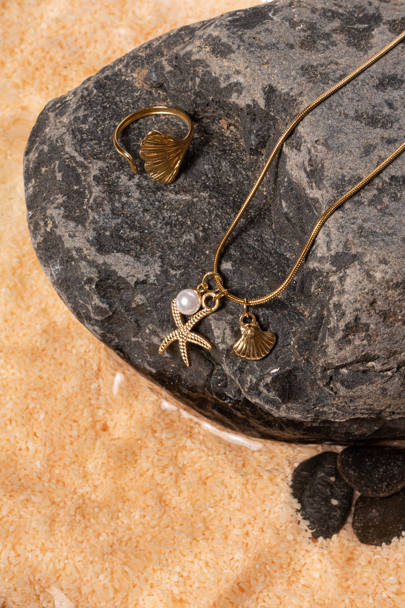 Collar estrella de mar y concha acero oro 18k mujer