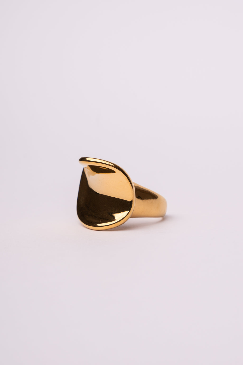 Anillo pieza irregular acero oro 18k mujer