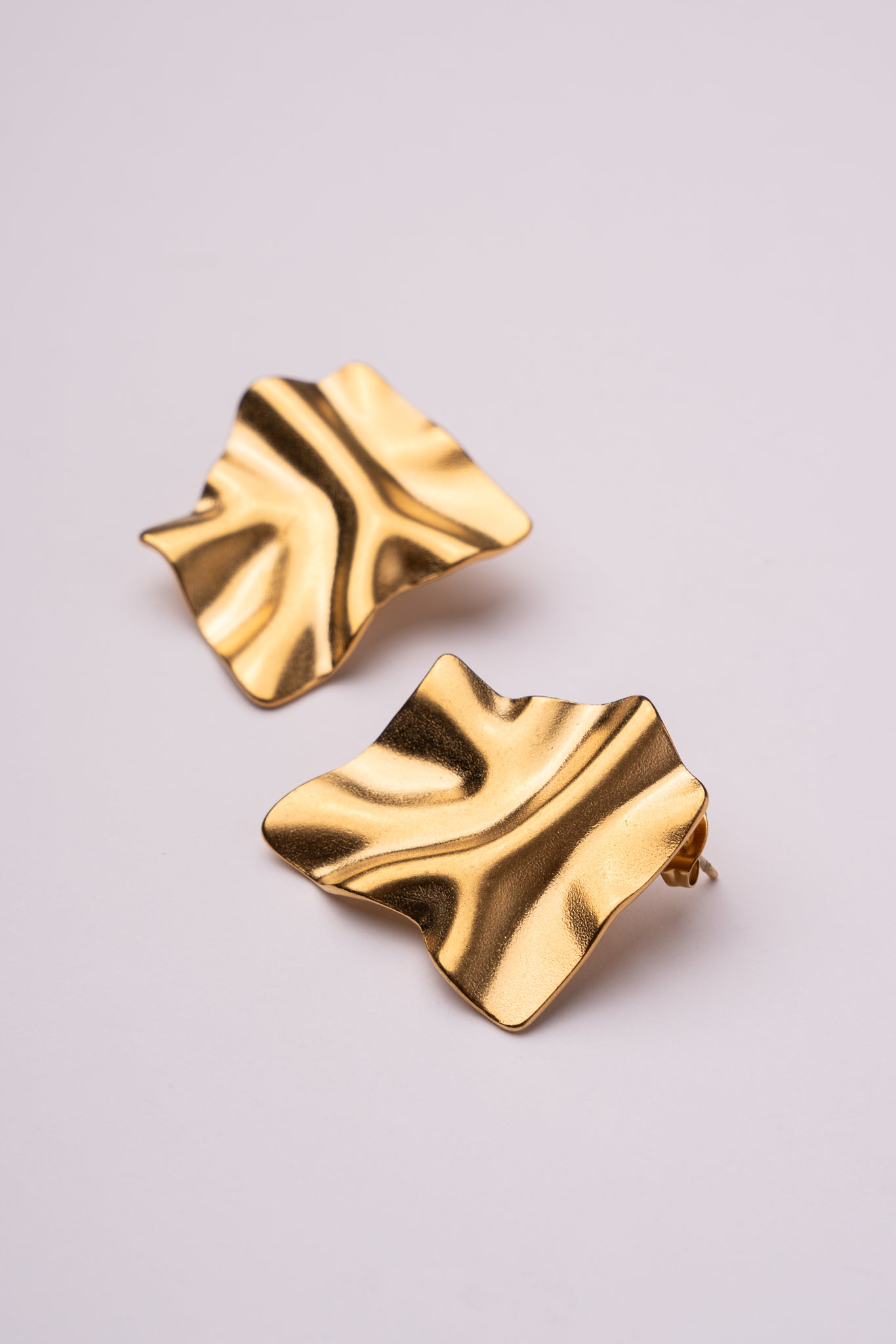 Pendiente forma abstracta acero oro 18k mujer