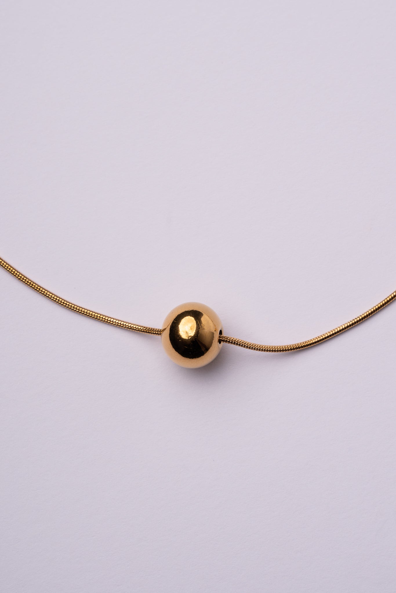 Collar bola espalda acero oro 18k mujer