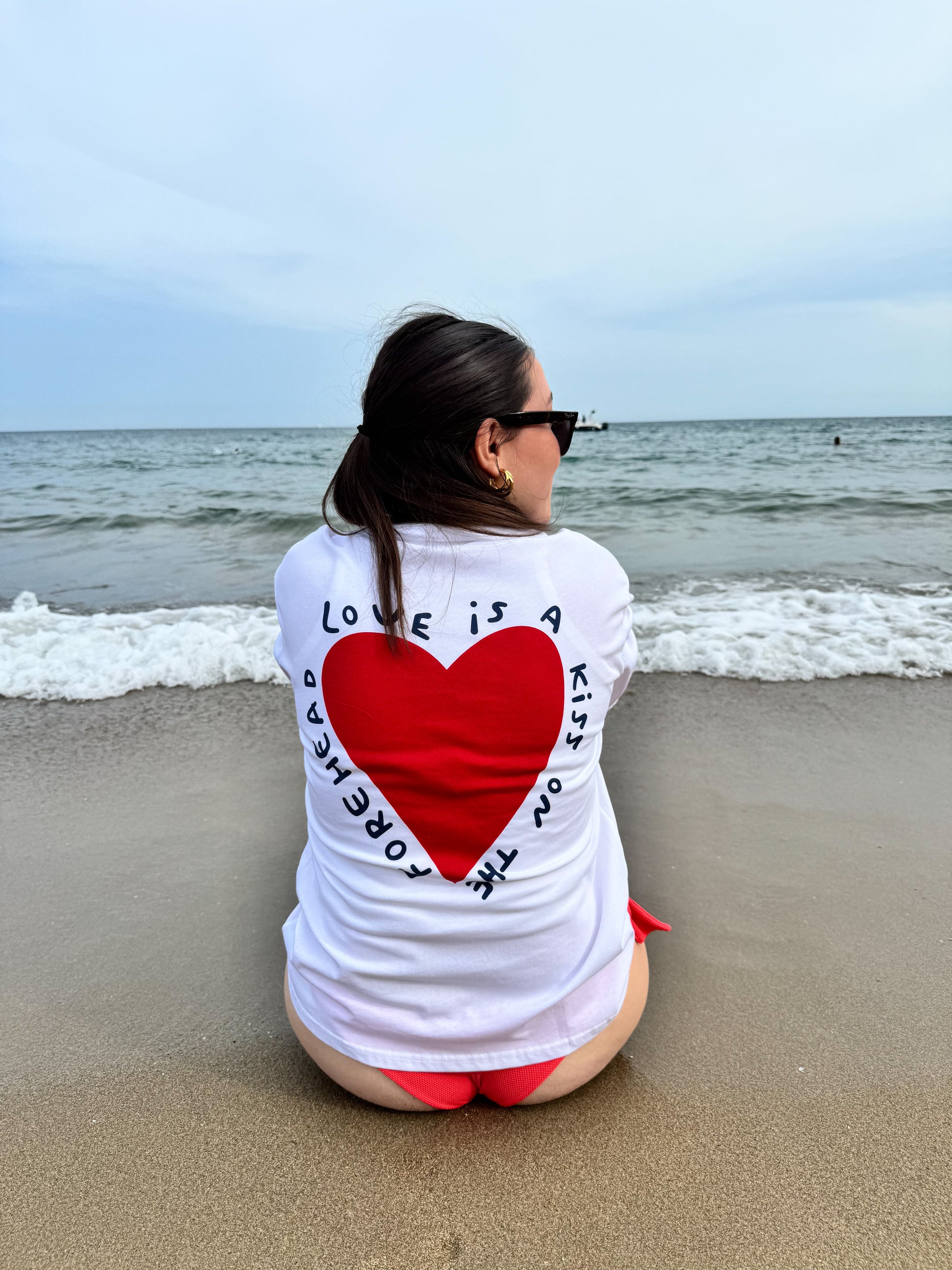 Camiseta LOVE IS A KISS