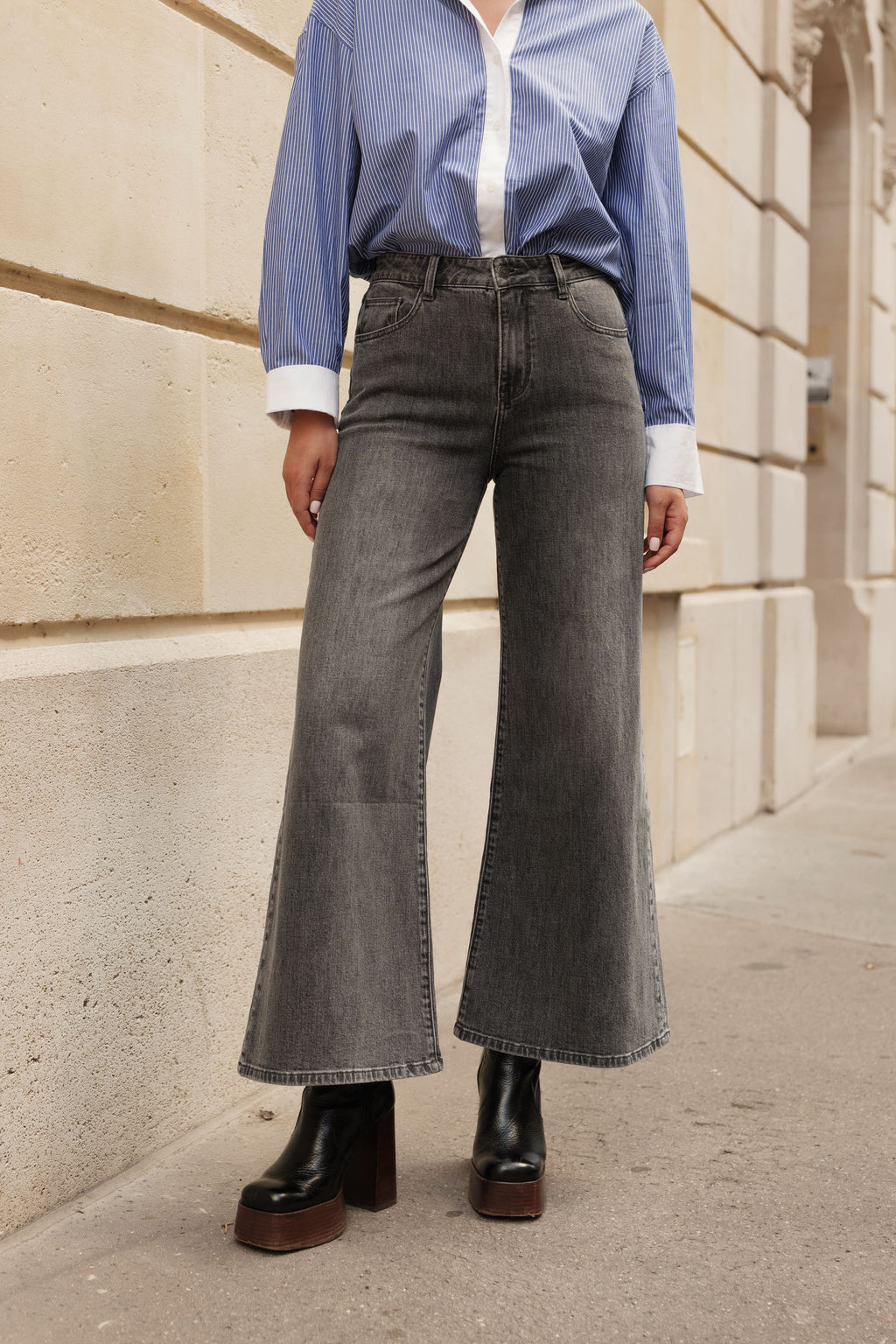 Pantalón jeans denim cropped mujer gris