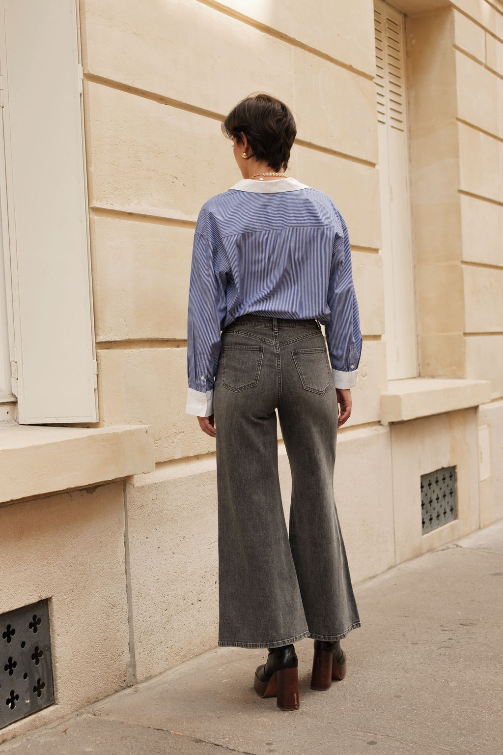 Pantalón jeans denim cropped mujer gris