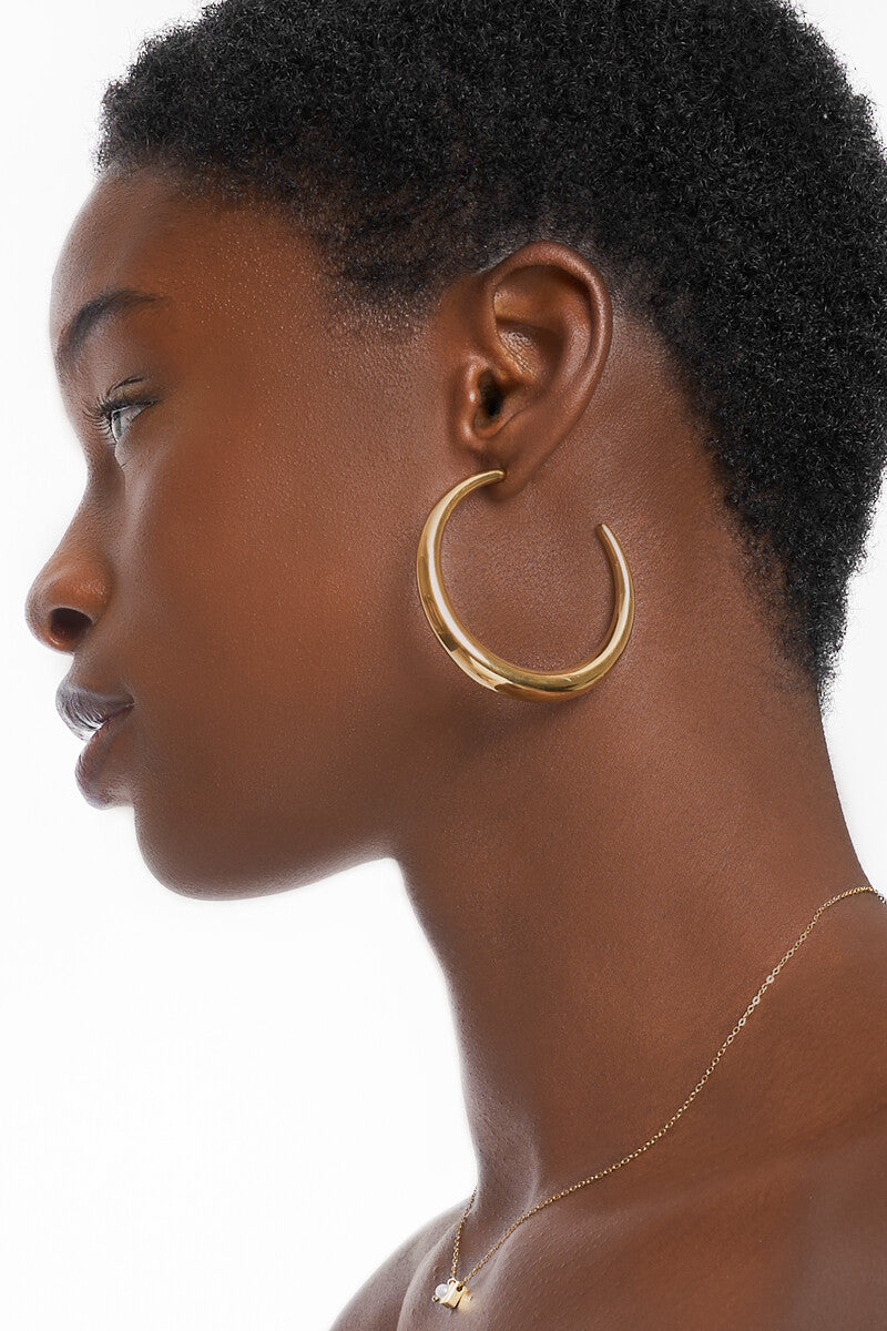 Pendiente aro grande irregular