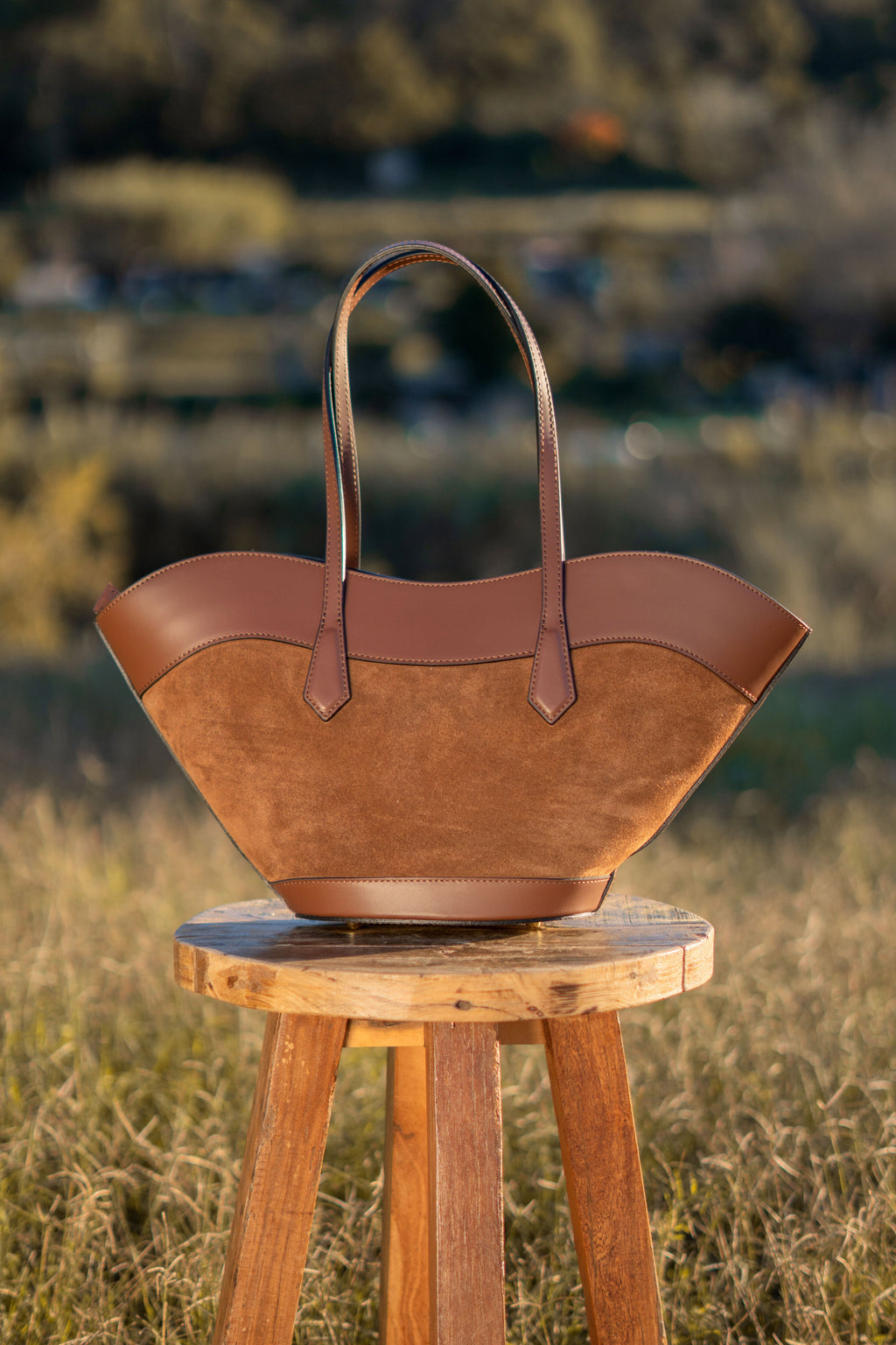 TOTE CAMEL EN ANTE Y PIEL