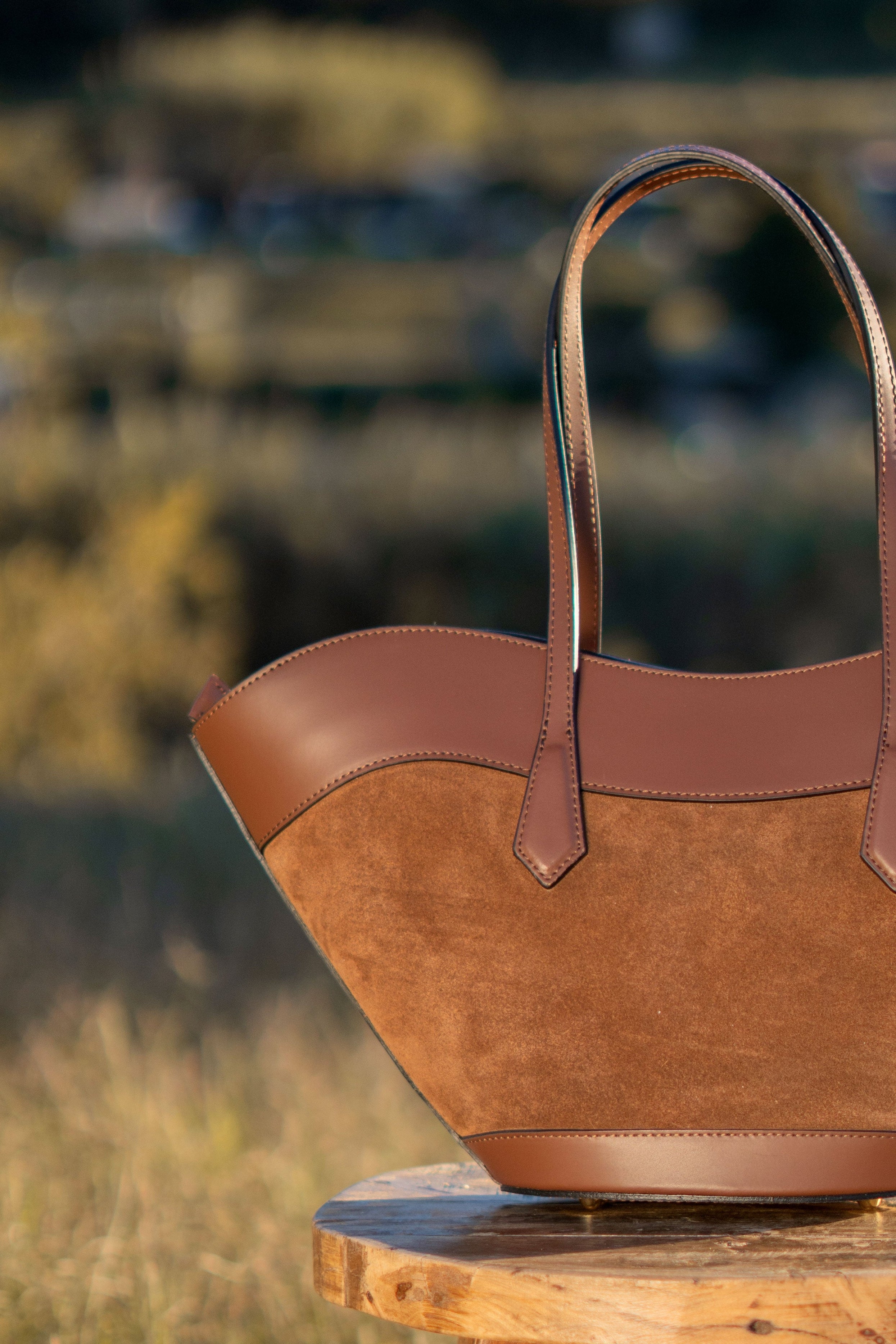 TOTE CAMEL EN ANTE Y PIEL
